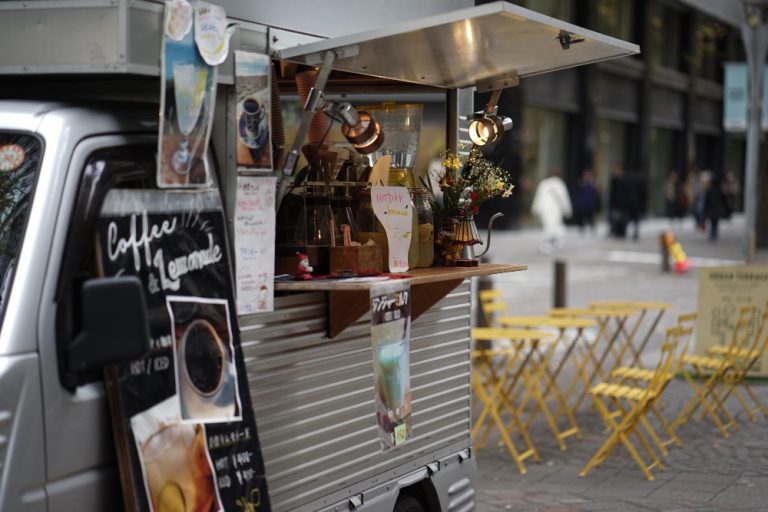 the benefits of mobile card machines for businesses on the go